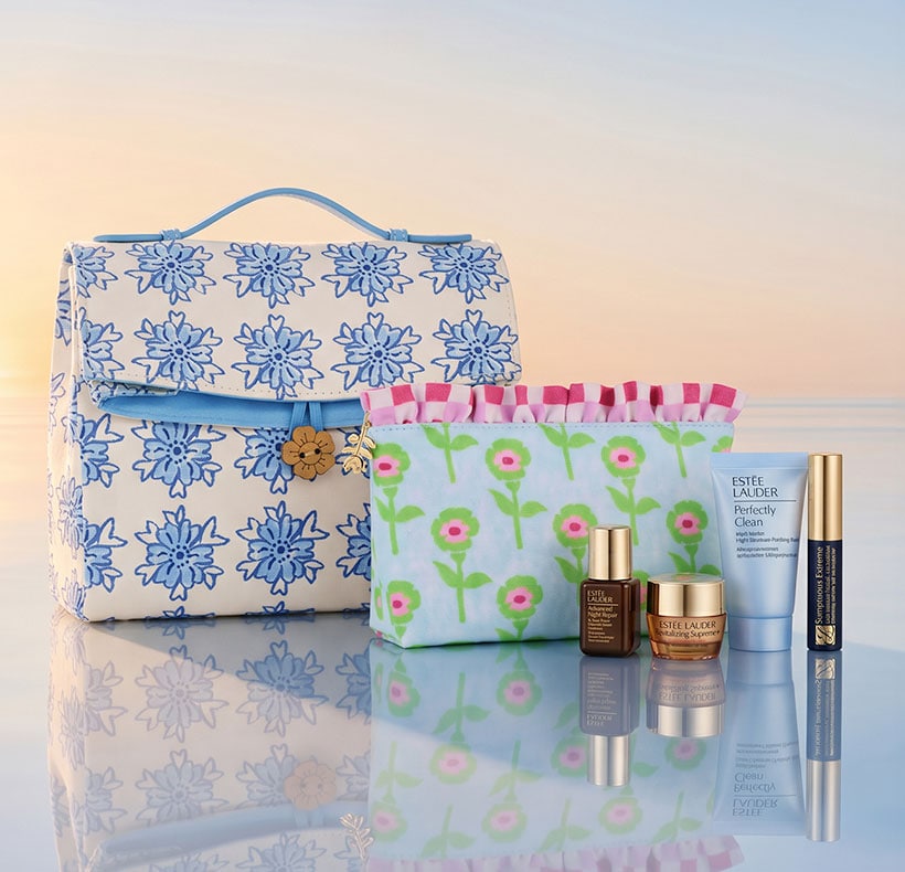 Recibe Cosmetiquera + Mini Rutina de Esenciales en compras de $3,000. Adicional, Bolsa Azul Edición Especial en compras de $3,700.*
