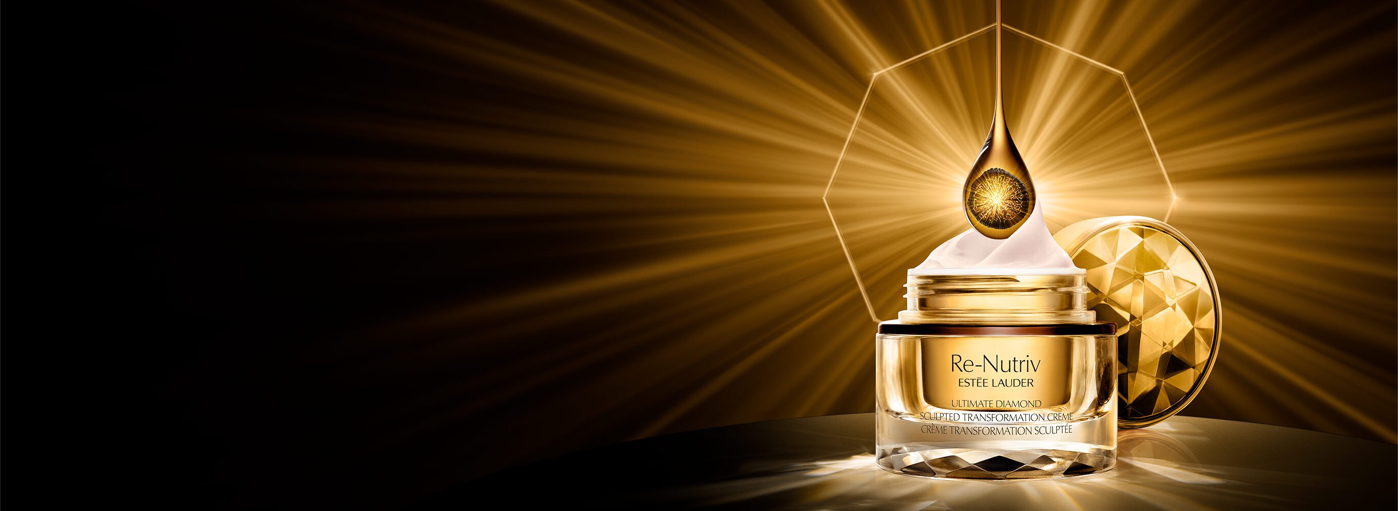 Con Re-Nutriv Ultimate Diamond Sculpted Transformation Creme Moisturizer de Estée Lauder, la piel luce más firme y energizada.